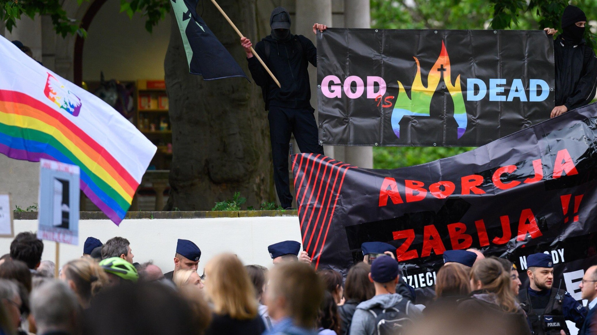 Kontrmanifestacja podczas demonstracji „Ani jednej więcej”