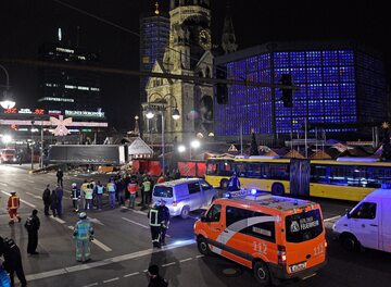Sprawca zamachu w Berlinie zabił co najmniej 12 osób