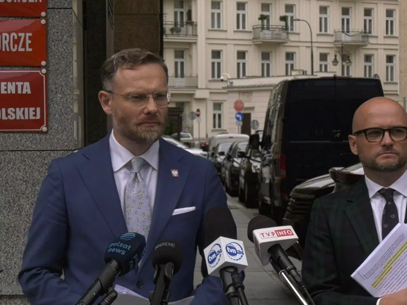 Poseł PiS Zbigniew Bogucki (L)