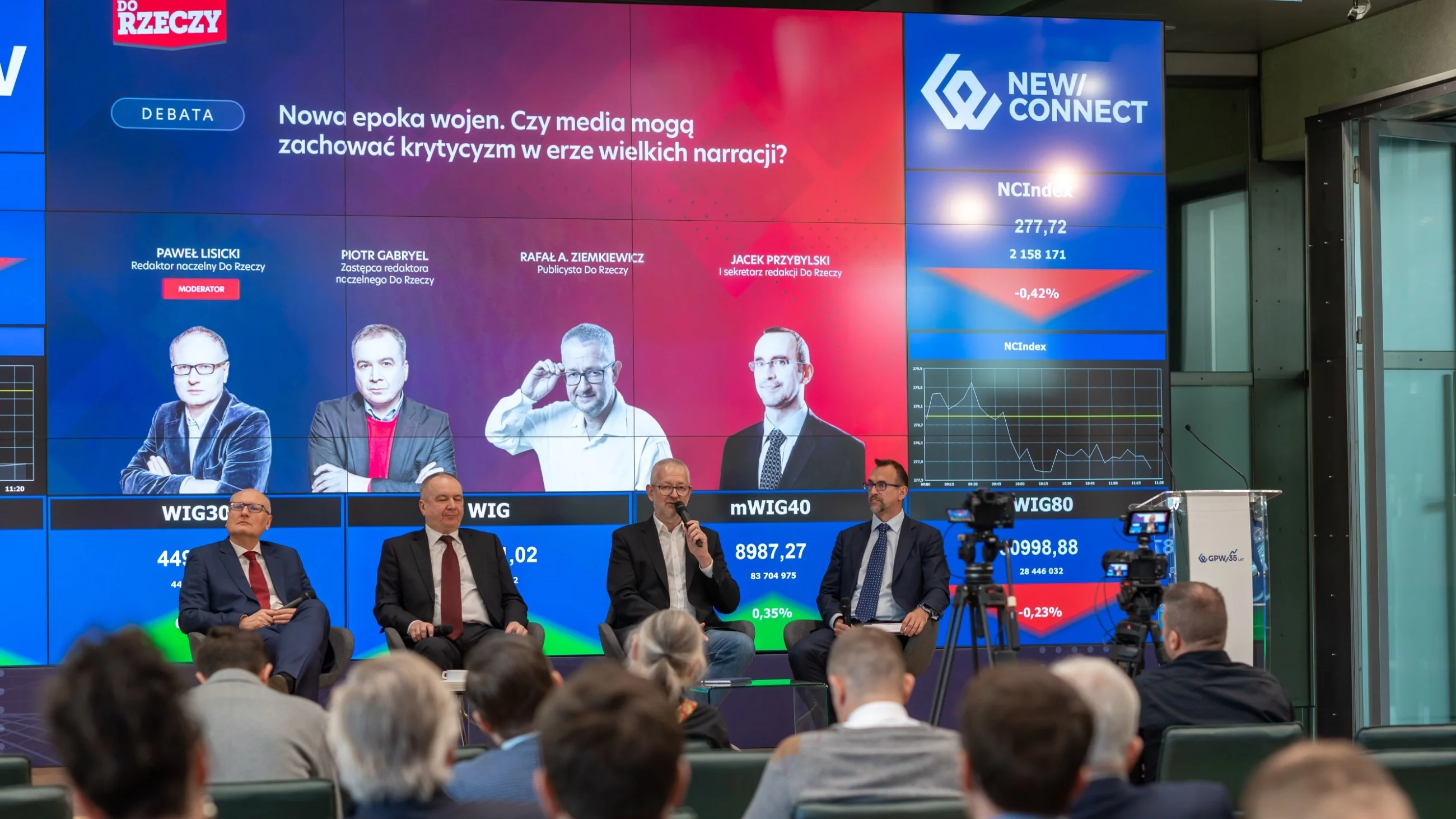 Paweł Lisicki, Piotr Gabryel, Rafał Ziemkiewicz, Jacek Przybylski podczas debaty pt. „Nowa epoka wojen. Czy media mogą zachować krytycyzm w erze wielkich narracji?” w dn. 28 kwietnia 2026 r.