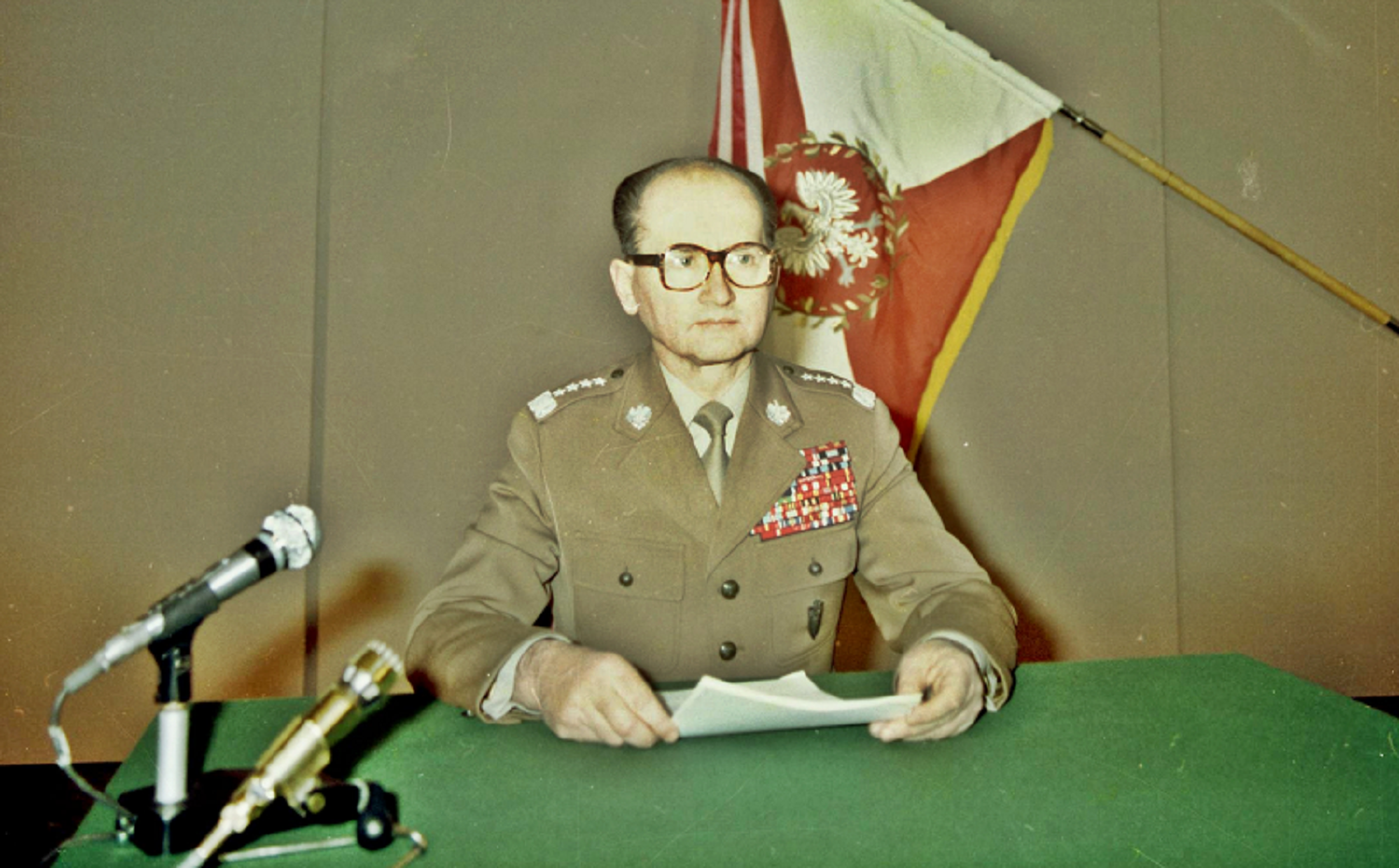 Stan Wojenny Wprowadzenie Stanu Wojennego Represje I Ofiary Stan Wojenny Wprowadzenie Stanu Wojennego Represje I Ofiary
