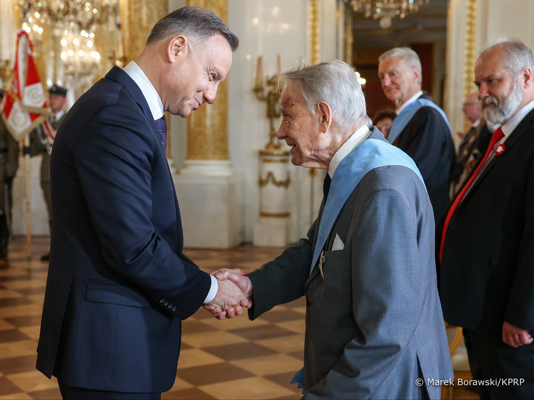 Prezydent Andrzej Duda wręcza order Orła Białego Stanisławowi Gebhardtowi