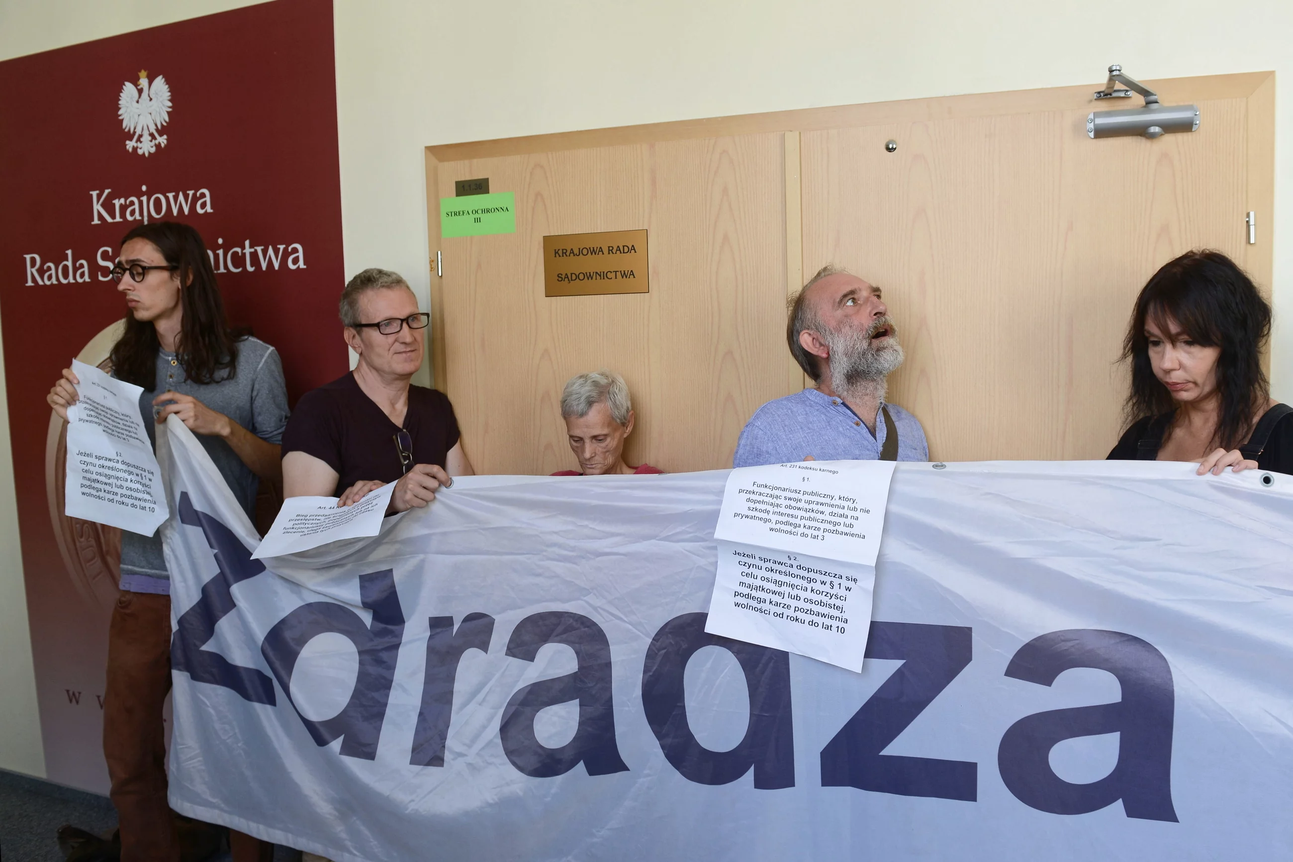 Protest Obywateli RP przed salą obrad KRS