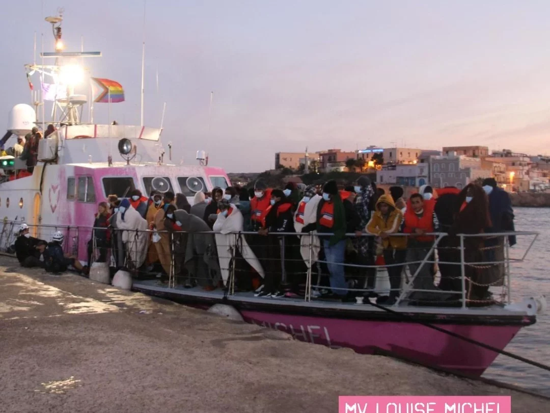 Statek MV Louise Michel