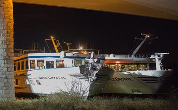 Statek pasażerski "Swiss Crystal" po wypadku