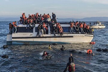 Statek z imigrantami na Morzu Śródziemnym