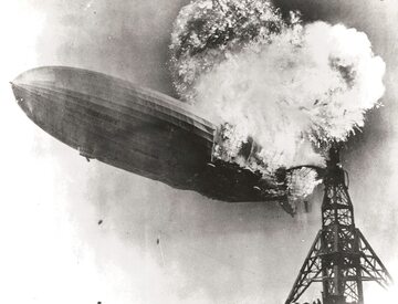 Sterowiec LZ 129 Hindenburg w płomieniach