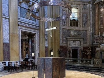 stół liturgiczny w kościele Il Gesù w Rzymie