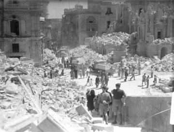 Stolica Malty Valetta po kolejnym bombardowaniu. Kwiecień 1942 r.