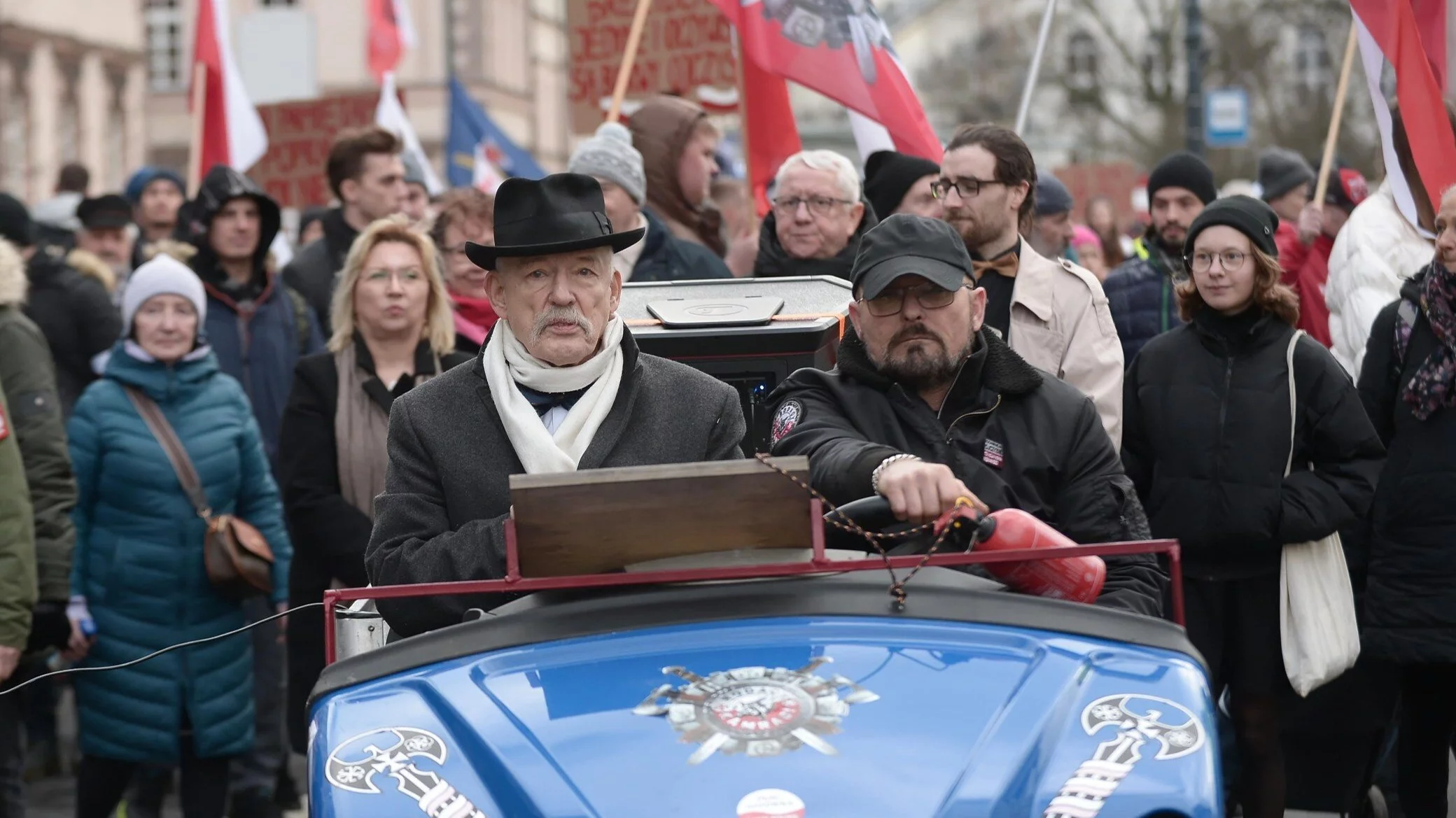 Janusz Korwin-Mikke (C-L) podczas zorganizowanego przez Konfederację Korony Polskiej marszu "Stop inwazji imigrantów"