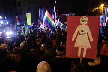 Styczeń 2018 rok.  Protest przeciwko zaostrzeniu przepisów aborcyjnych  pod Sejmem