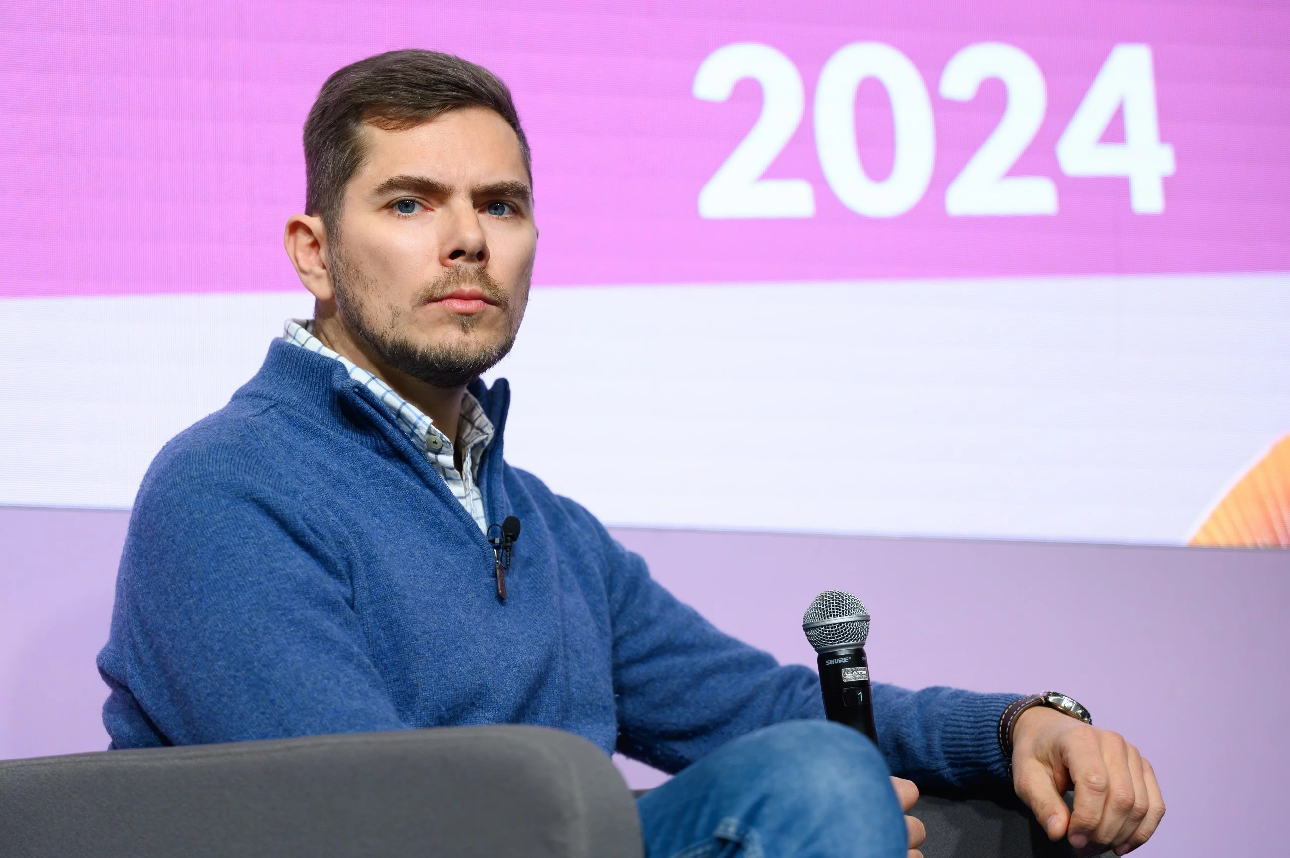 Piotr Zychowicz na poznańskich Targach Książki 2024 na terenie Międzynarodowych Targów Poznańskich