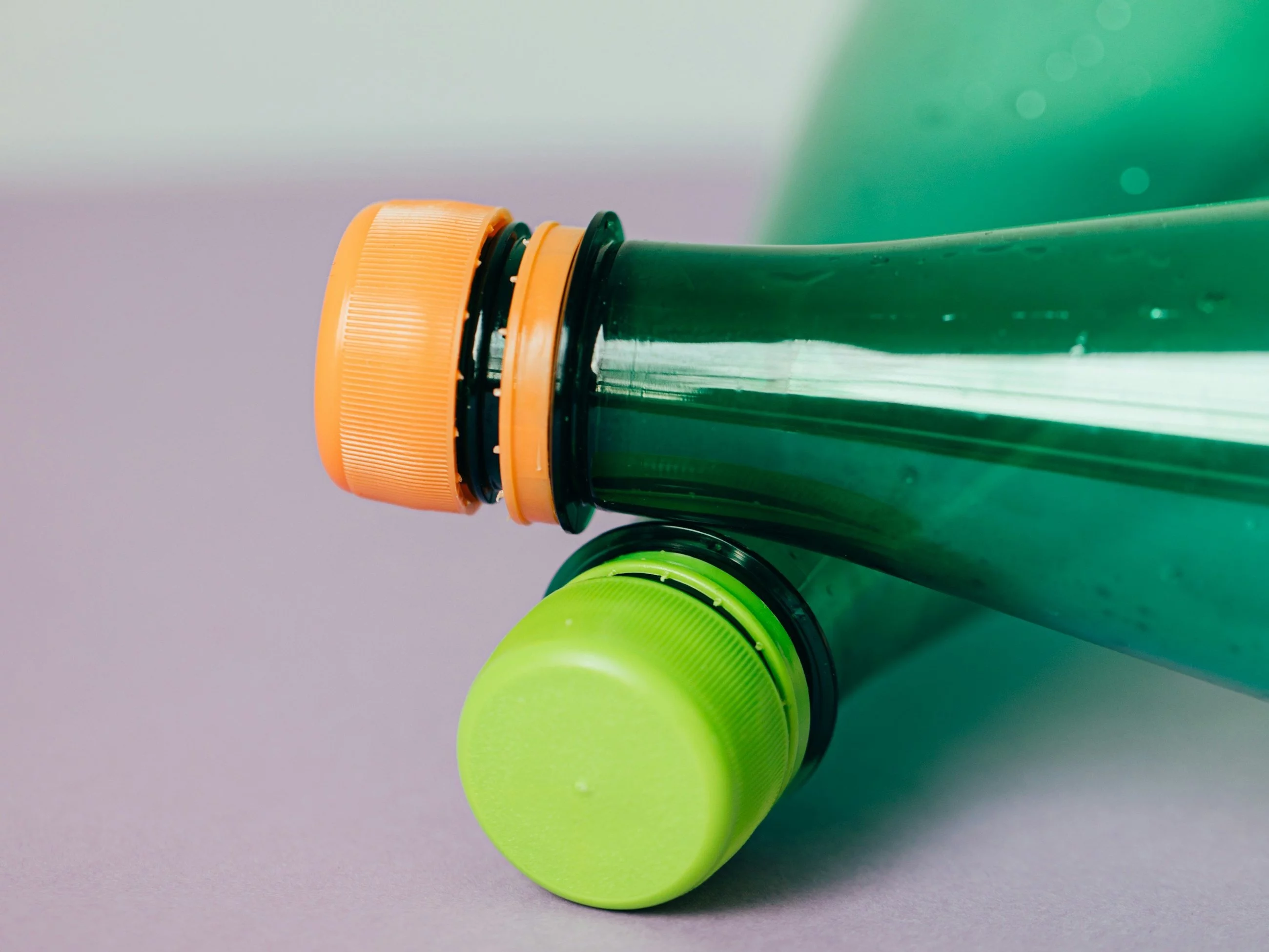 Plastikowe butelki, zdjęcie ilustracyjne