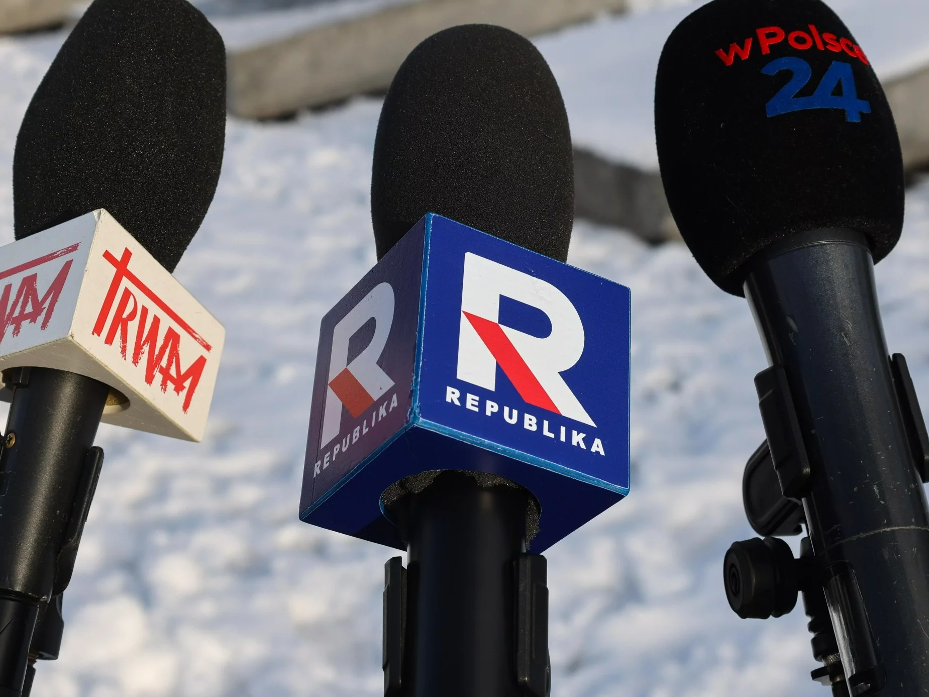 Jednemu z polityków puściły nerwy. Doszło do szarpaniny z dziennikarzem