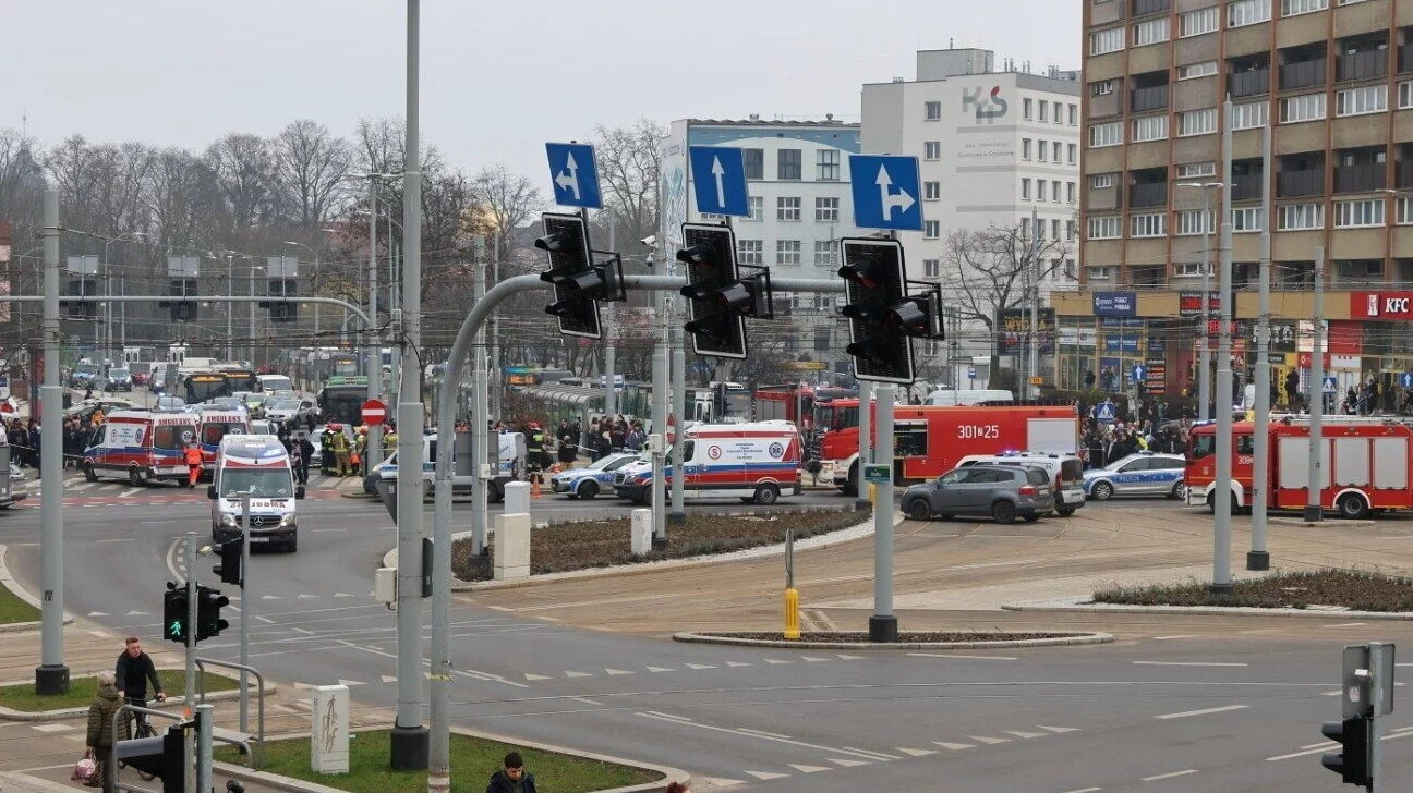 Szczecin, 01.03.2024. Miejsce wypadku na Placu Rodła w Szczecinie