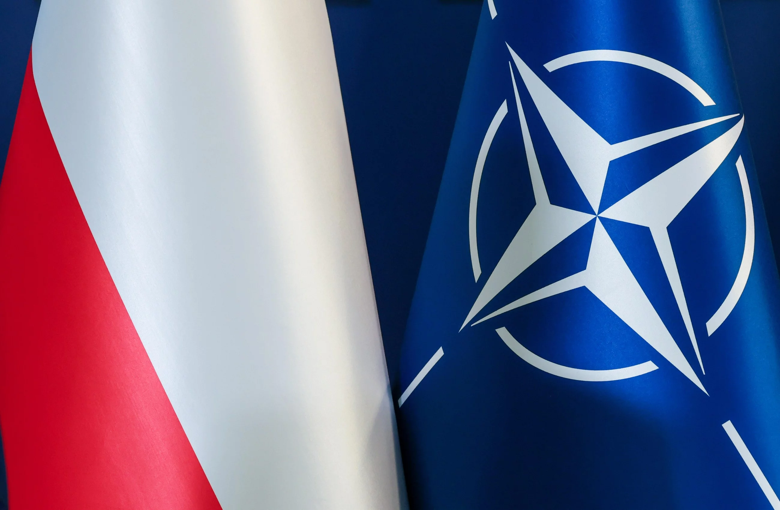 Flagi Polski i NATO
