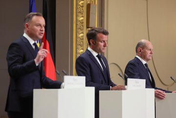 Szczyt Trójkąta Weimarskiego. Andrzej Duda, Emmanuel Macron i Olaf Scholz podczas konferencji prasowej