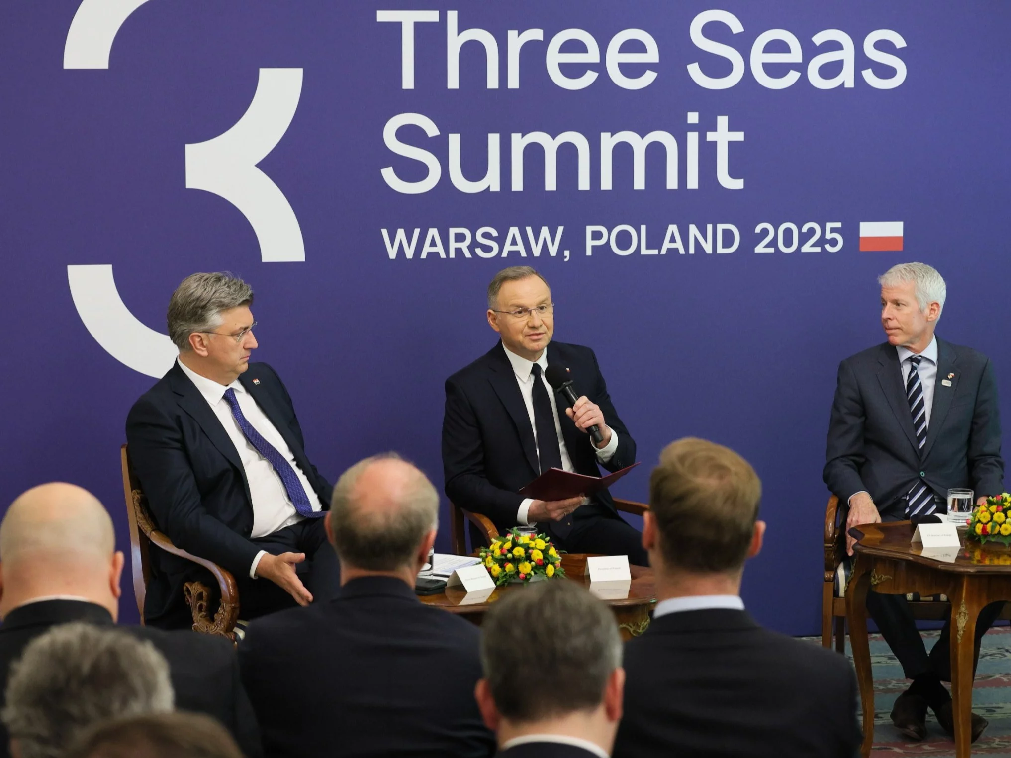 Prezydent RP Andrzej Duda (C), premier Chorwacji Andrej Plenković (L) oraz sekretarz Energii USA Chris Wright (P)