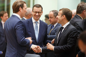 Szczyt Unii Europejskiej. Mateusz Morawiecki, Emannuel Macron i Sebastian Kurz