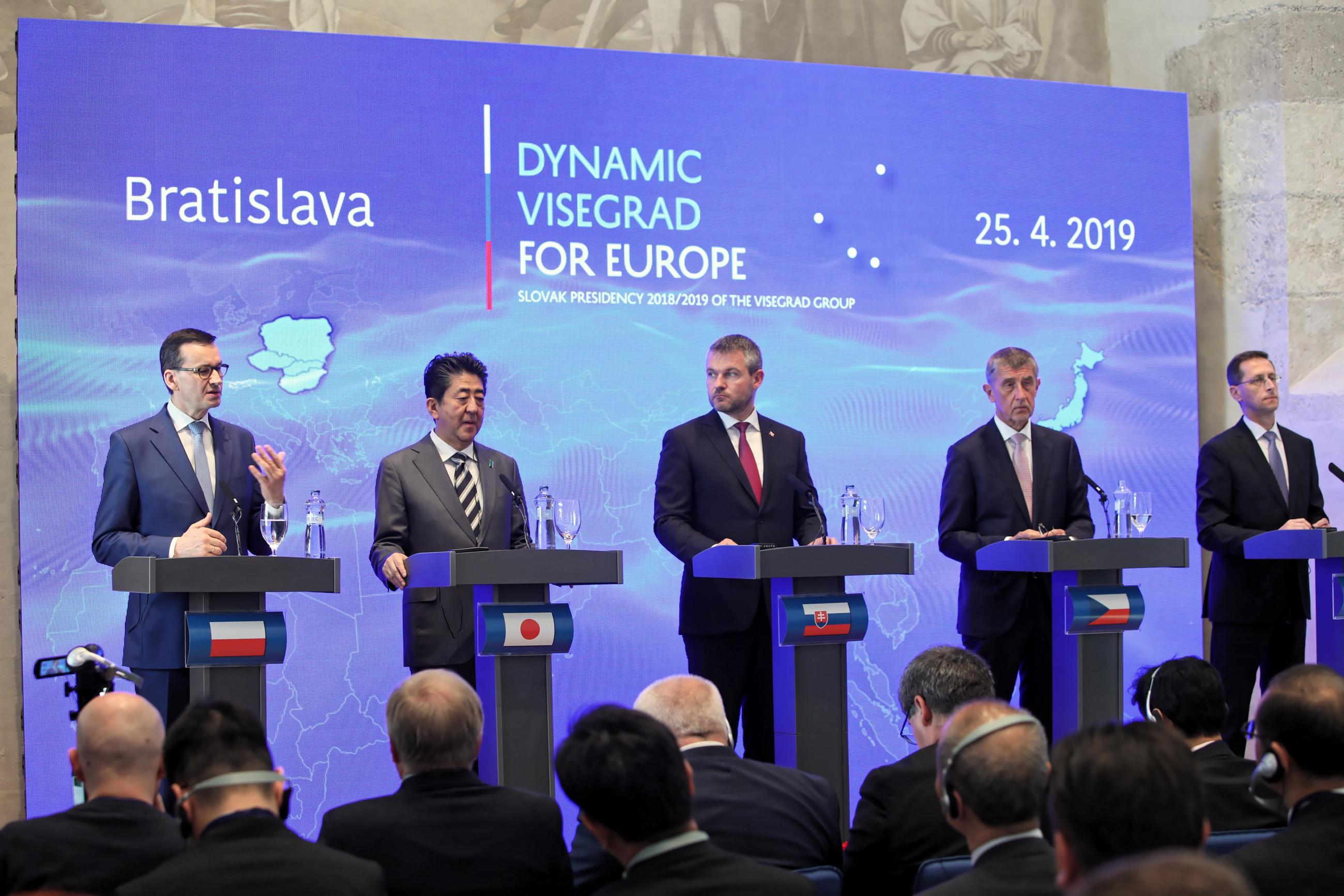 Bratysława: Szczyt V4+Japonia