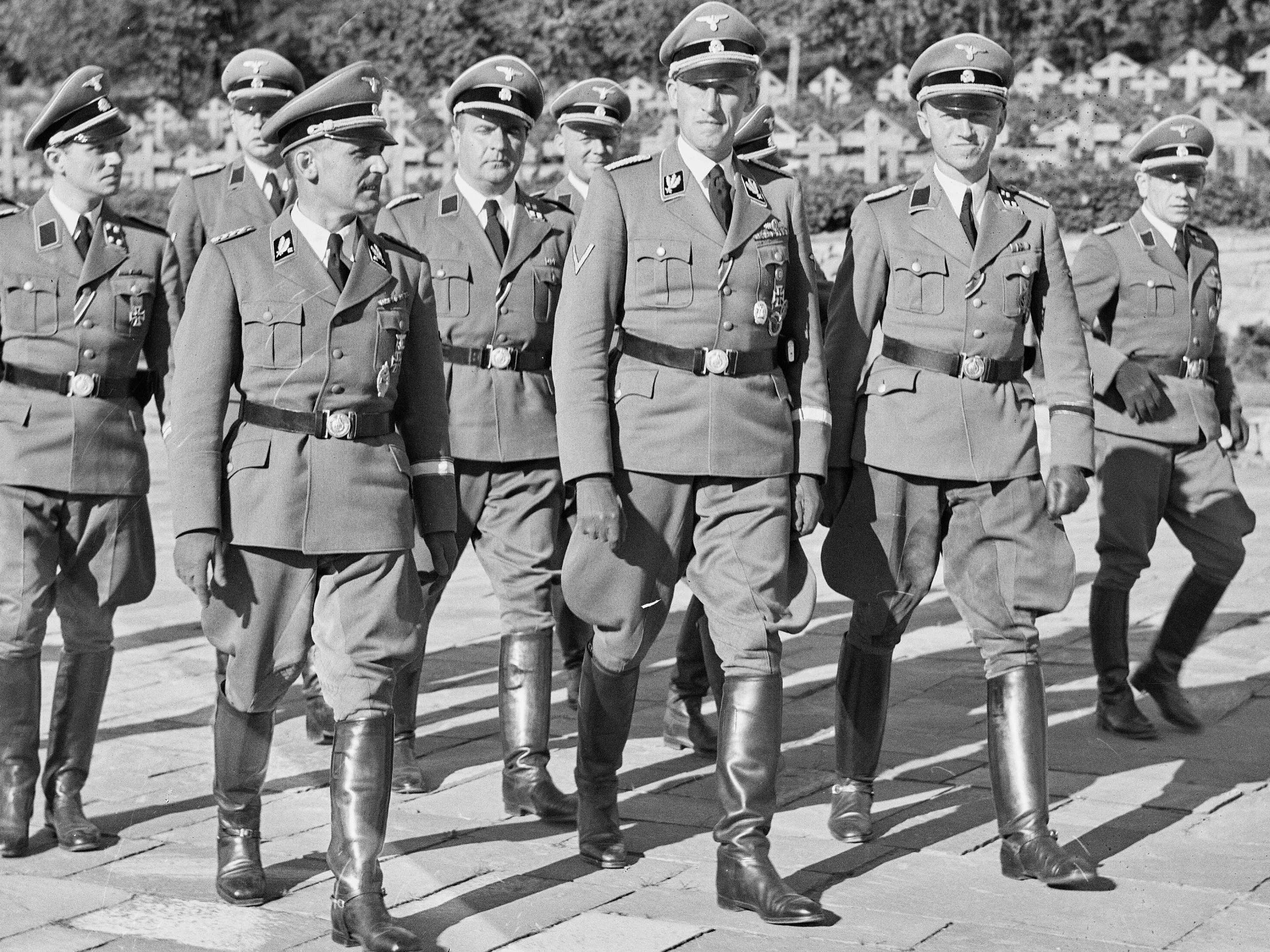 Heinrich Müller (pierwsze z lewej w pierwszym rzędzie), wrzesień 1941 r.