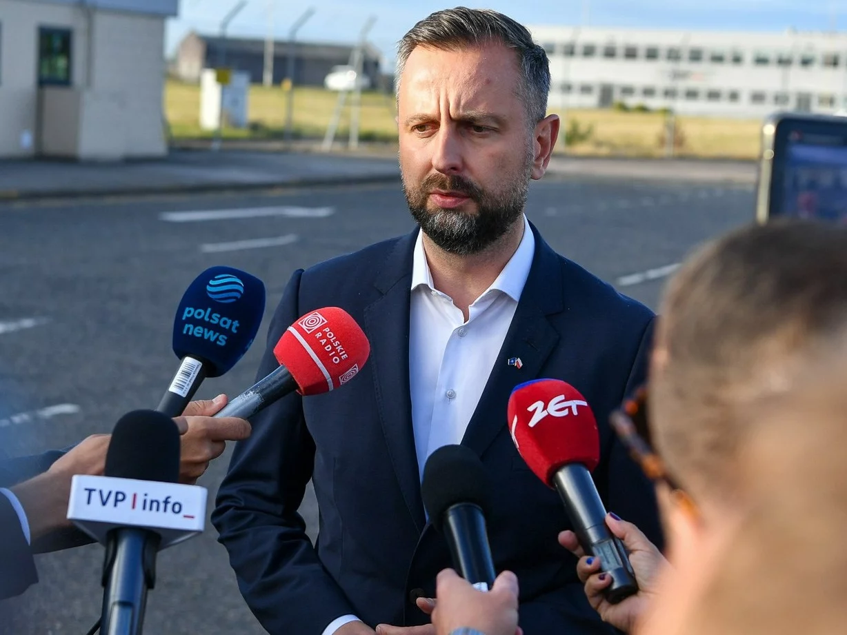 "Niedopuszczalne słowa". Szef MON: Oczekuję przeprosin od Sterczewskiego