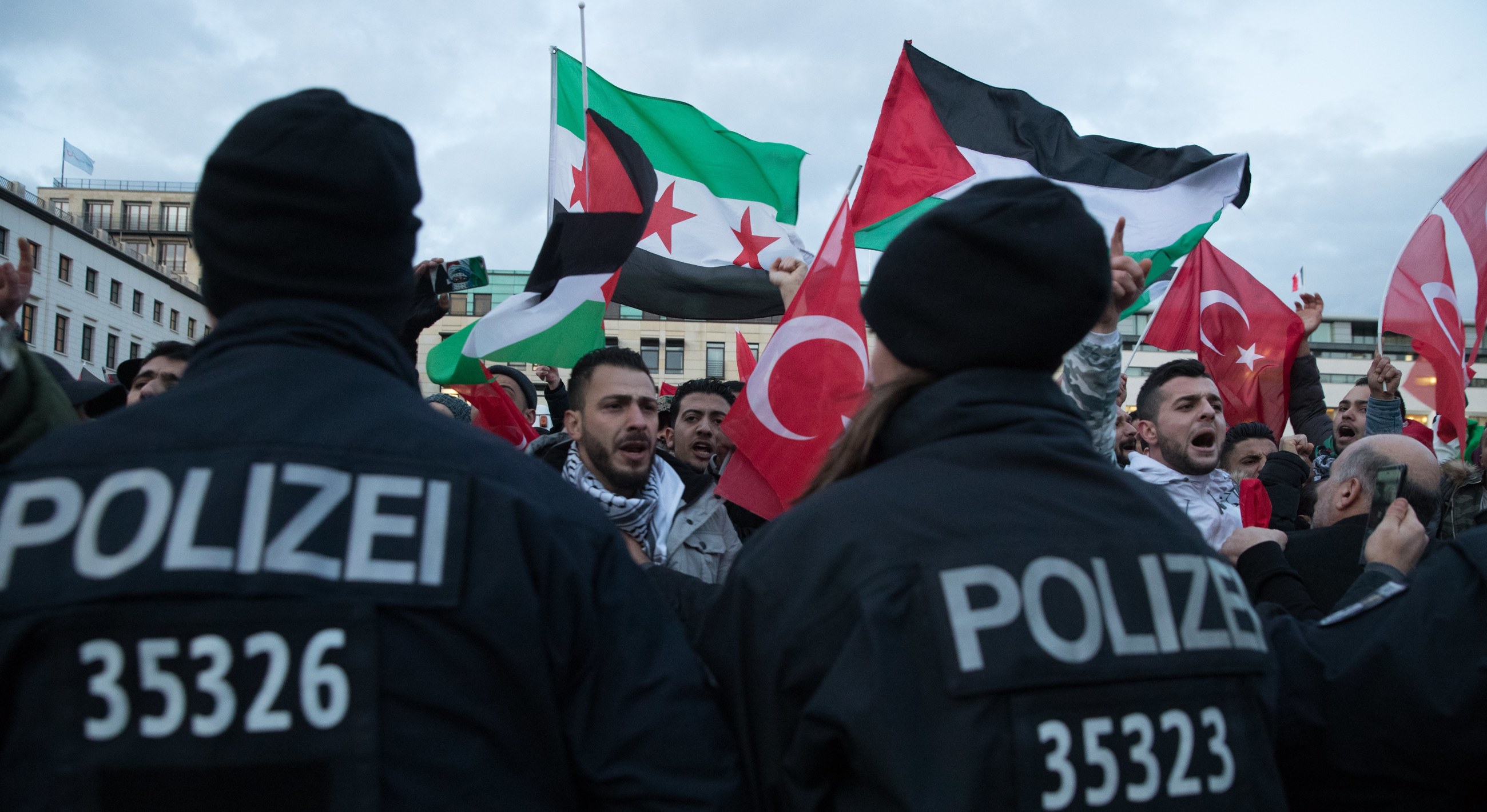 Niemiecka policja podczas protestu w Berlinie