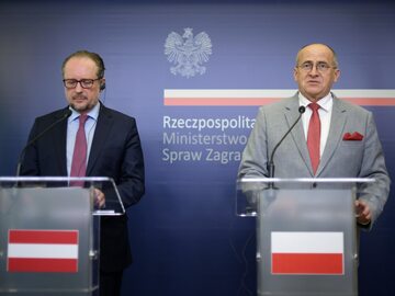 Szef MSZ Polski Zbigniew Rau (P) oraz szef MSZ Austrii Alexander Schallenberg