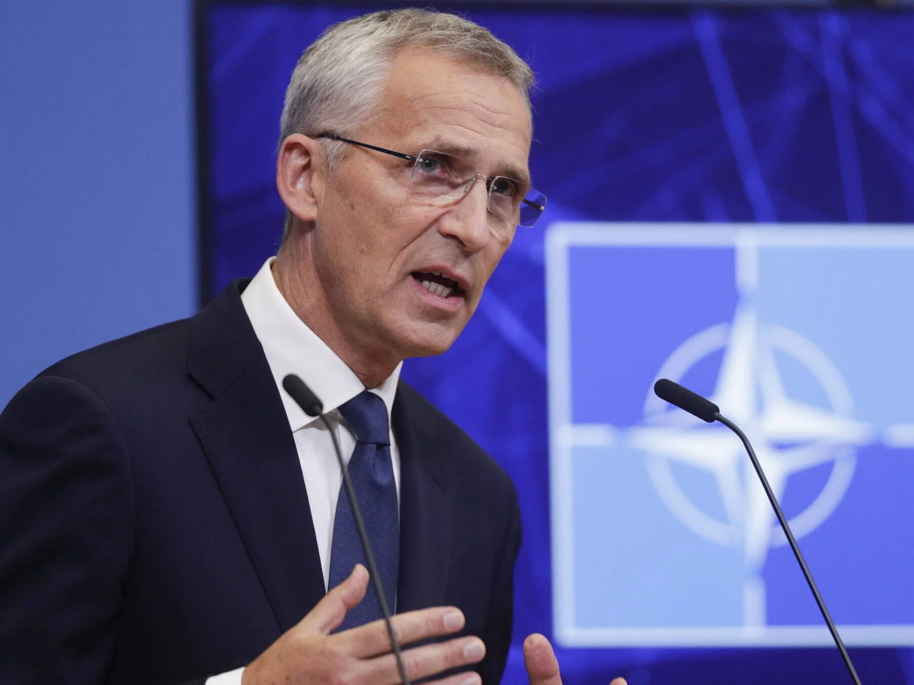 Szef NATO Jens Stoltenberg podczas konferencji prasowej