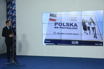Szef sztabu wyborczego PiS Tomasz Poręba podczas konferencji prasowej