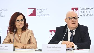 Szefowa KBW Magdalena Pietrzak oraz przewodniczący PKW Sylwester Marciniak