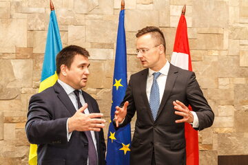 Szefowie MSZ Ukrainy (Pawło Klimkin) i Węgier (Peter Szijjarto)