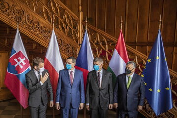 Szefowie rządów państw Grupy Wyszehradzkiej: premier Słowacji Igor Matovič, premier Mateusz Morawiecki, premier Czech Andrej Babiš i premier Viktor Orban.