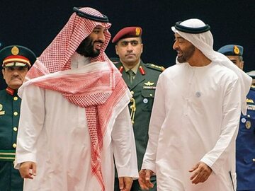 Szejk Muhammad bin Zajid (z prawej)
i saudyjski następca tronu Muhammad
bin Salman, Zjednoczone Emiraty
Arabskie, 24 listopada 2018 r
