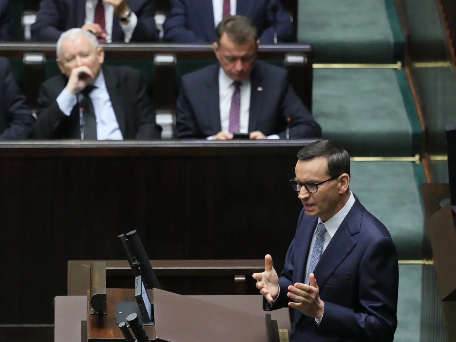 Mateusz Morawiecki przemawia na sali sejmowej w Warszawie podczas posiedzenia inaugurującego X kadencję Sejmu