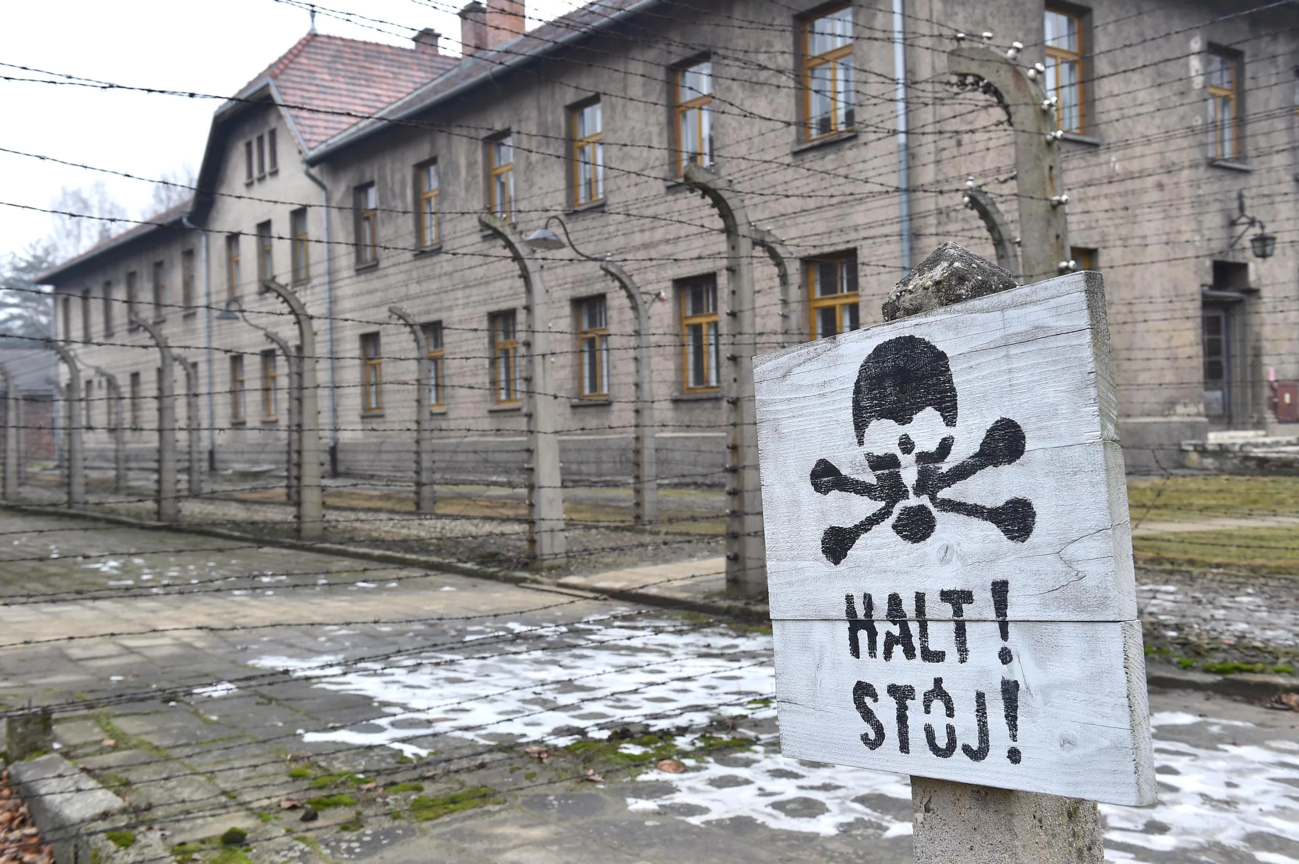 Niemcy chcą sprzedawać pamiątki po więźniach obozów. Do zakupu dokumenty zamordowanych Polaków