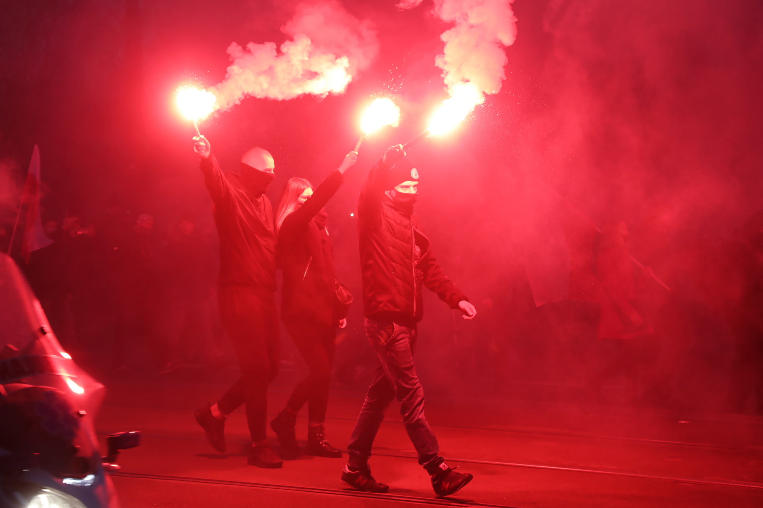 Uczestnicy Marszu Niepodległości w centrum Warszawy.