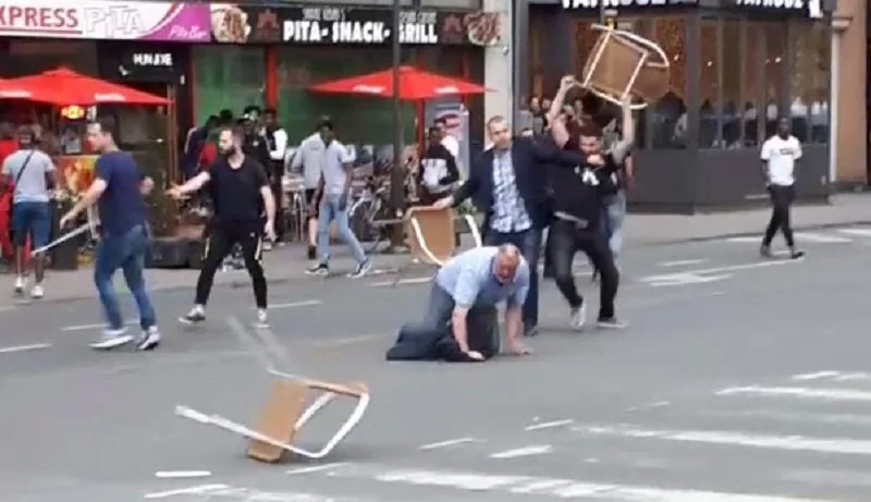 Atak muzułmanów na ulicach Antwerpii