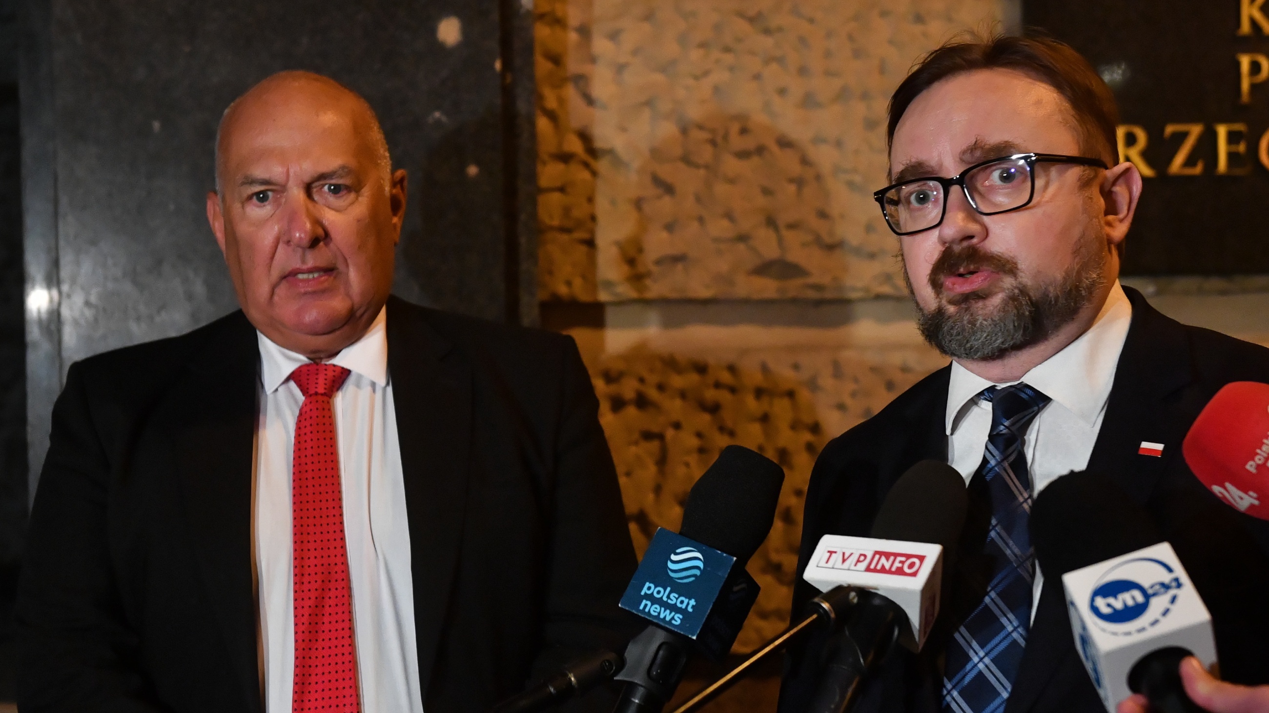 Minister finansów Tadeusz Kościński (L) i szef gabinetu prezydenta RP Paweł Szrot (P)