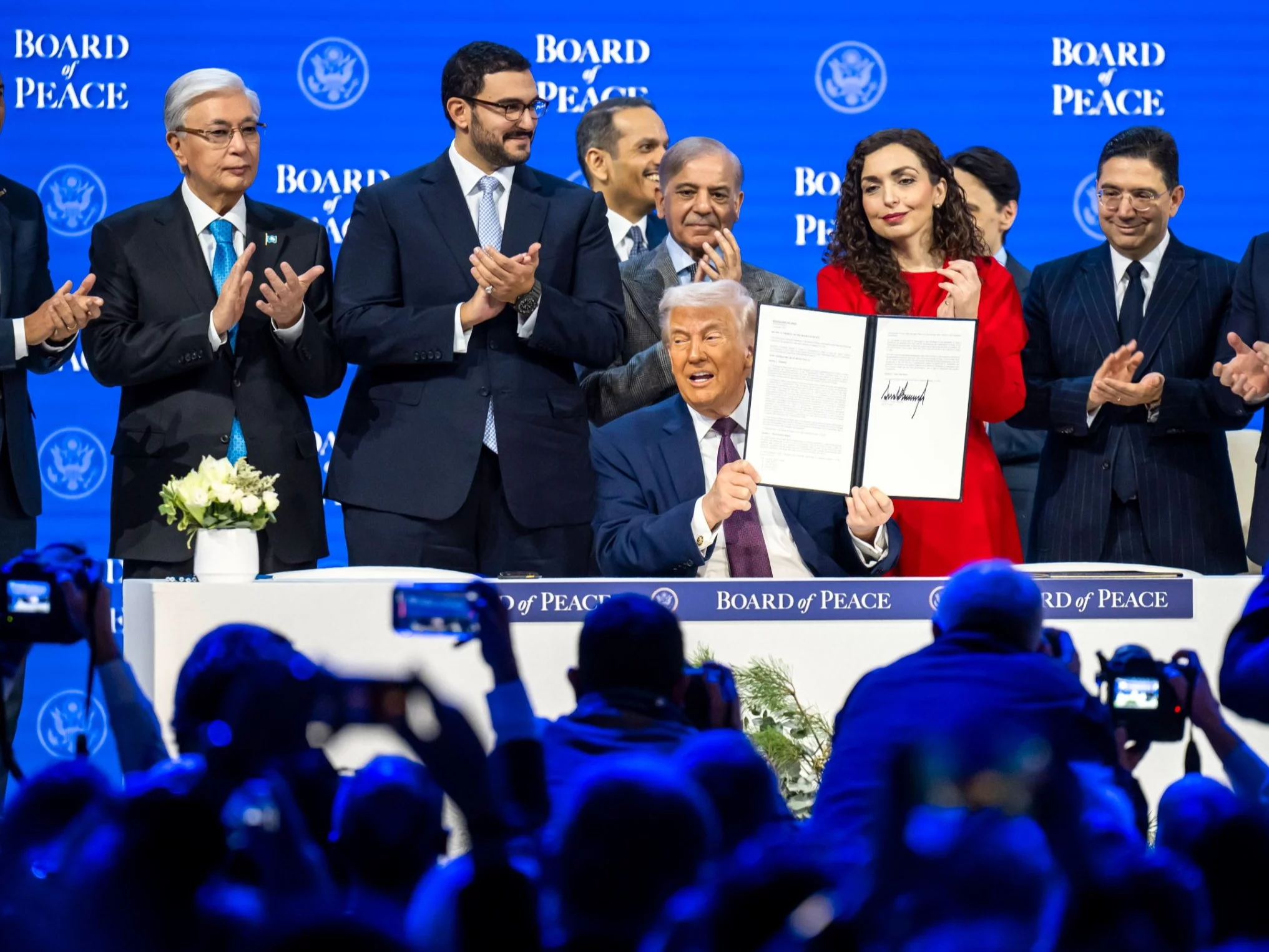 Donald Trump i liderzy polityczni podczas inauguracji Rady Pokoju