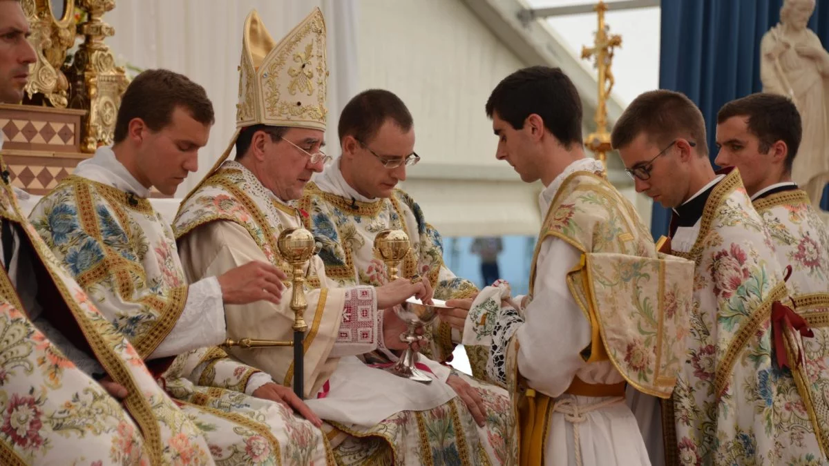 Kardynał ostrzega przed Bractwem św. Piusa X. Jest oświadczenie