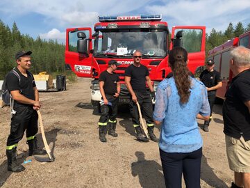 Szwecja, lipiec 2018 r. Księżniczka Wiktoria odwiedziła polskich strażaków pomagających szwedzkim służbom.