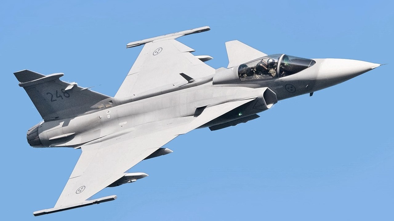 Myśliwiec Gripen na pokazie lotniczym w Szwecji