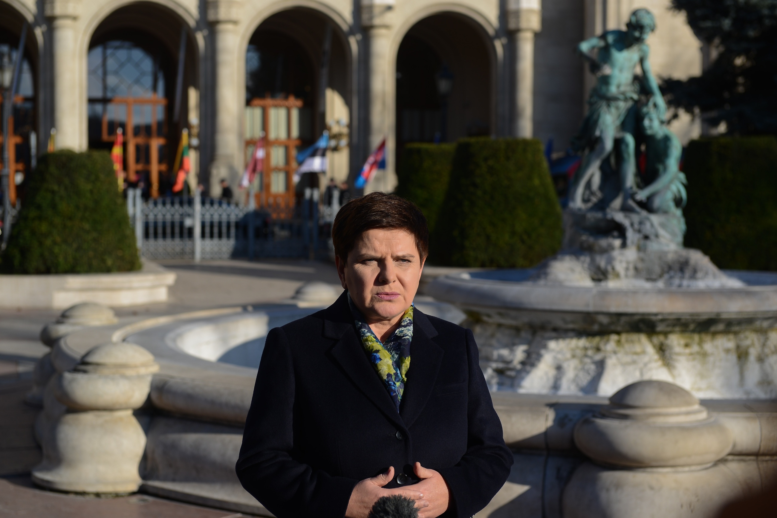 Premier Beata Szydło podczas konferencji prasowej w Budapeszcie. Premier Szydło wzięła udział w VI spotkaniu szefów rządów państw Europy Środkowo-Wschodniej oraz Chin.