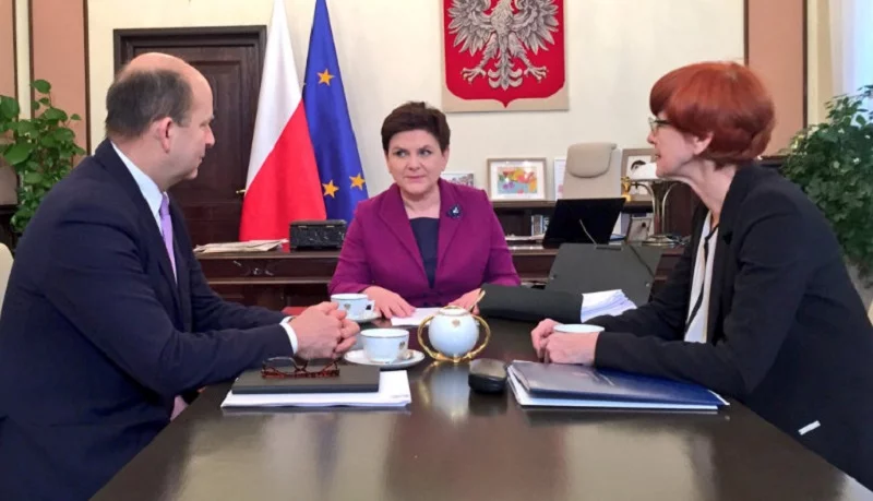 Spotkanie premier Szydło z minsitrem Radziwiłłem i minsiter Rafalską