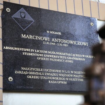 Tablica poświęcona pamięci Marcina Antonowicza