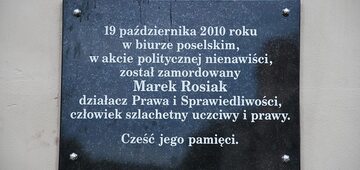 Tablica upamiętniająca zabójstwo Marka Rosiaka