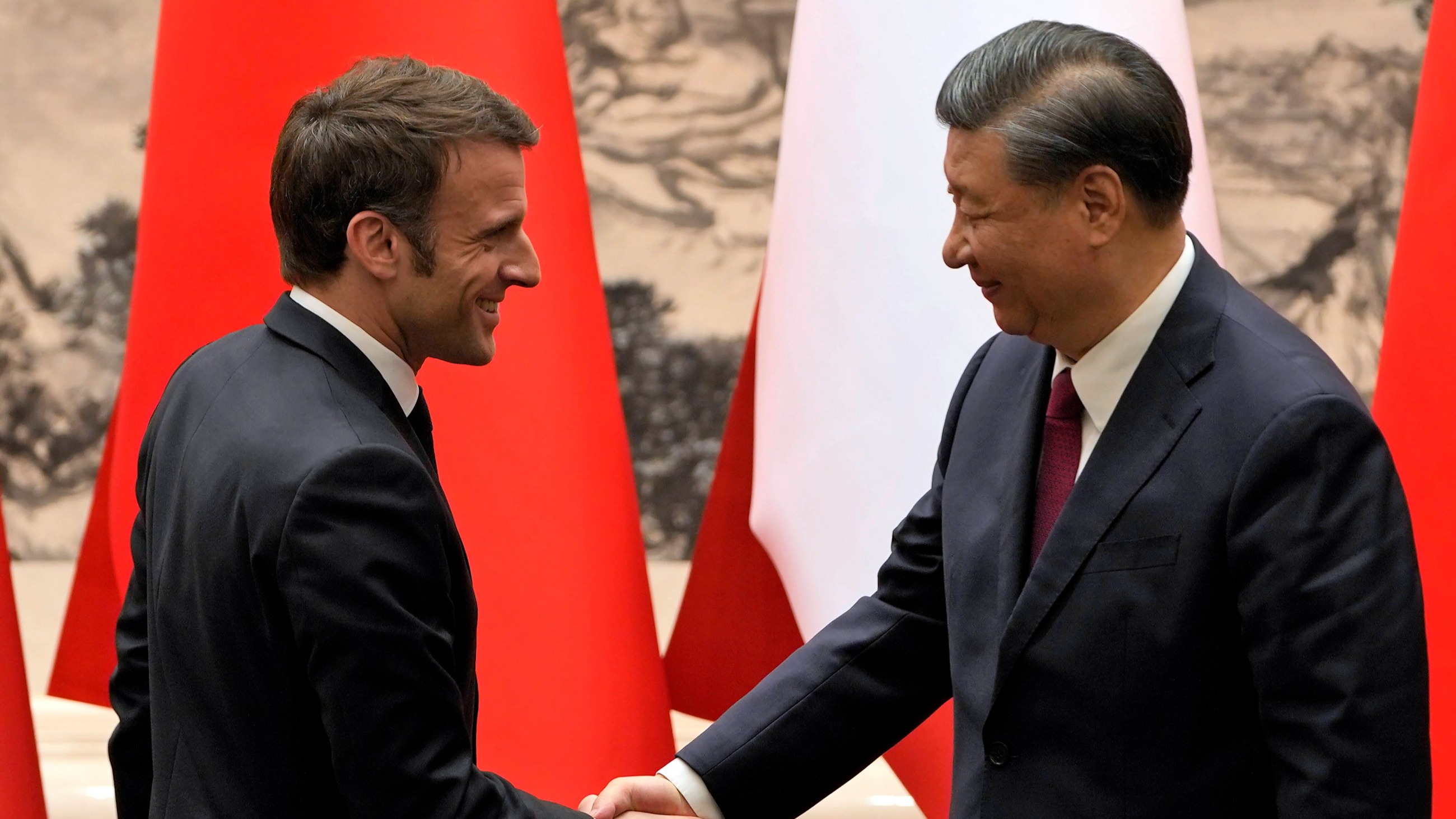 Prezydent Francji Emmanuel Macron i przywódca Chin Xi Jinping