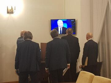 Tak posłowie oglądali w telewizji wywiad z Jarosławem Kaczyńskim