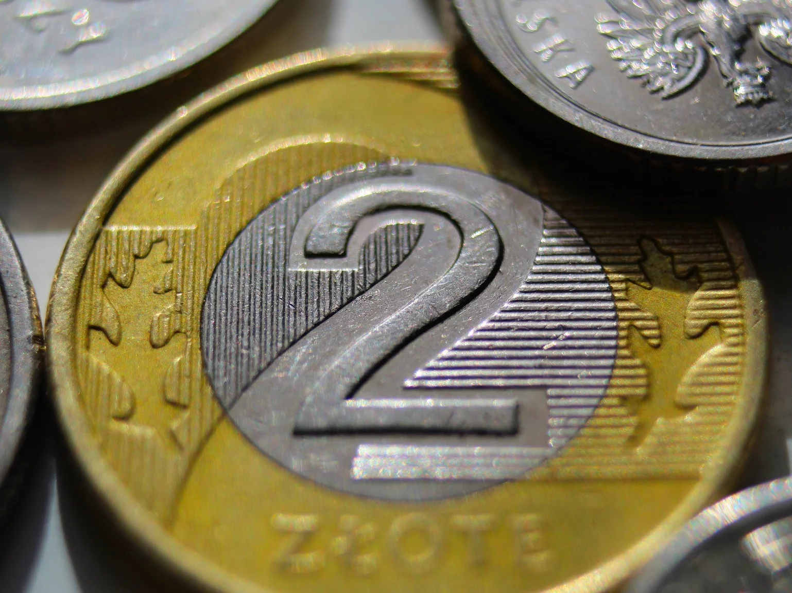 Tak wojna wpływa na pozycję złotego. interesująca analiza